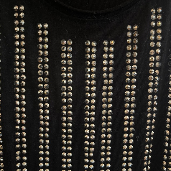 Sleeveless top with sequences, sizes M - Picture 2 of 2